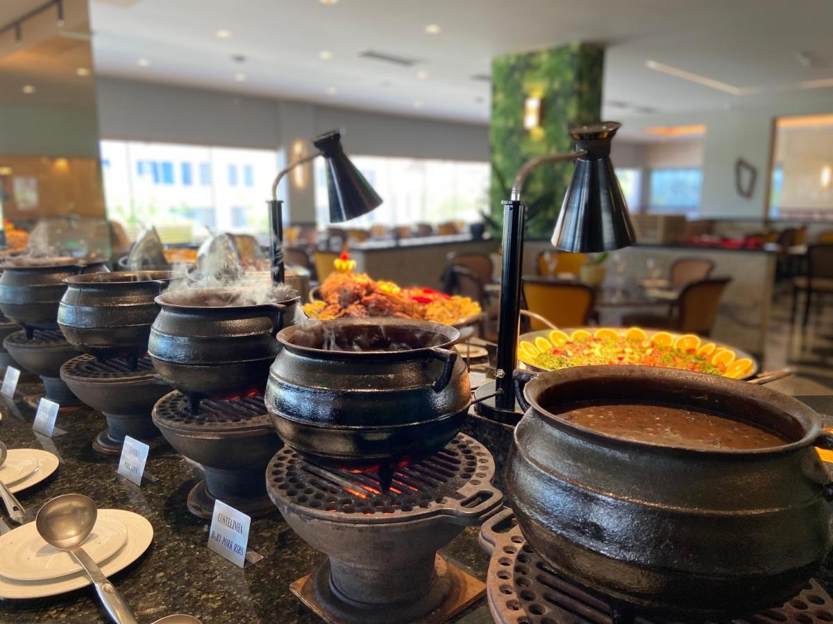 Parque Balneario Hotel Santos By Castelo Itaipava Exterior photo A buffet at a hotel