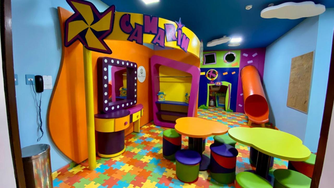 Parque Balneario Hotel Santos By Castelo Itaipava Exterior photo The interior of a Chuck E. Cheese's